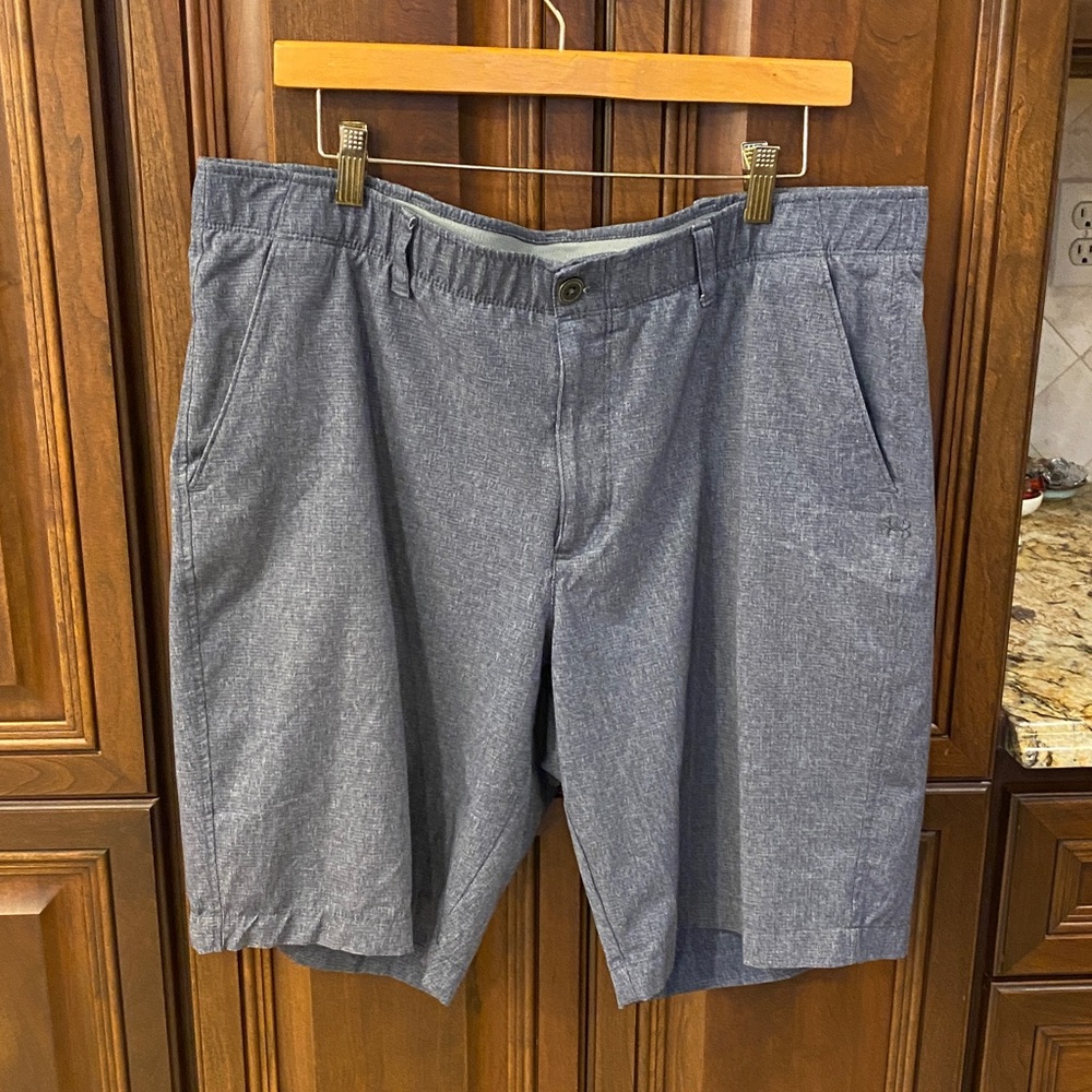 UNDER ARMOUR Shorts